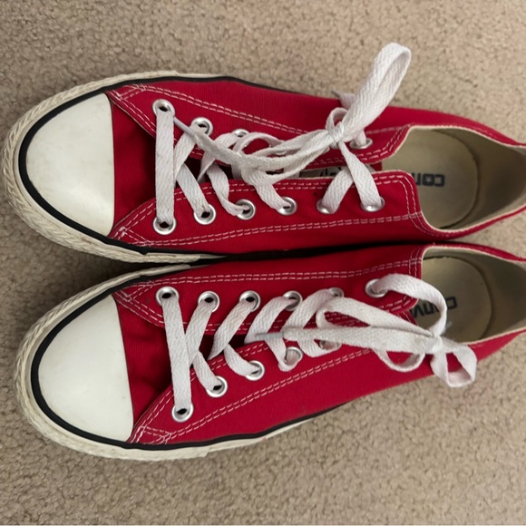 Converse Women’s Size 9 Lowtop Red Sneakers - Picture 4 of 5